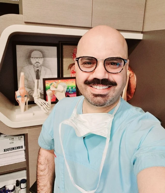 Dr. Şetin Işık is in the examination room