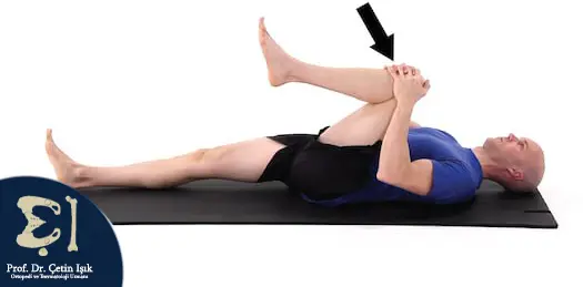 طريقة إجراء تمرين تمدد الركبة إلى الصدر