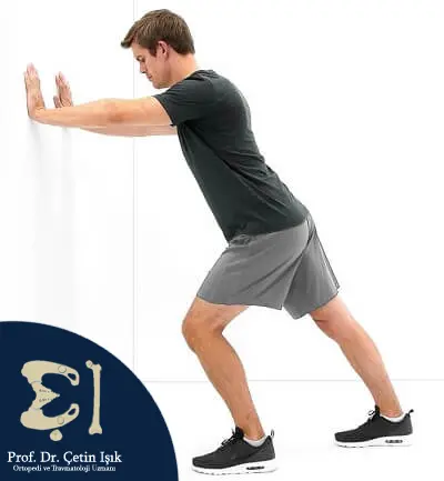 طريقة ممارسة تمرين تمدد عضلات الساق